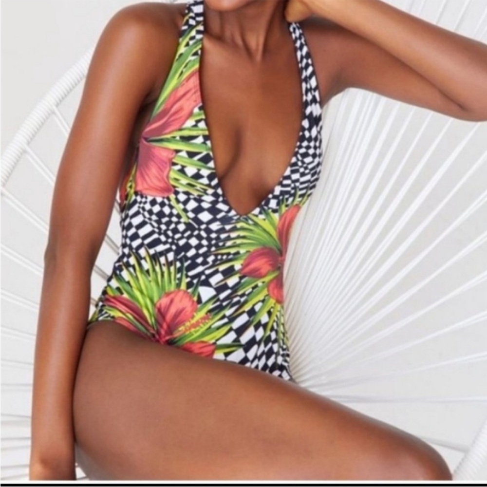 UO Out From Under Plunging V One-piece Swimsuit M